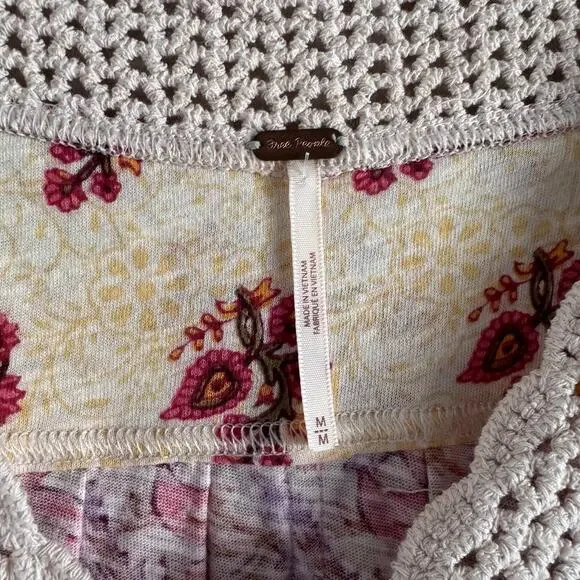 Free People Boho Cropped V Neck Top Leilani Floral Crochet Trim Blouse Medium - Picture 4 of 5